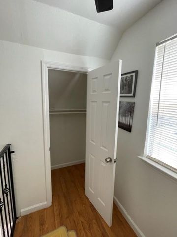 208 Medina ST, Austin, TX 78702