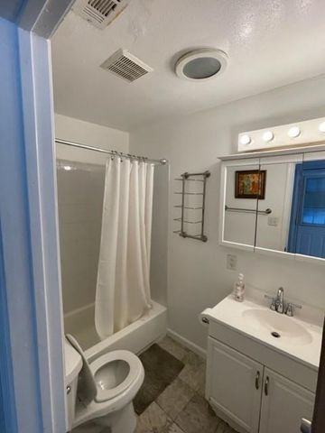 208 Medina ST, Austin, TX 78702