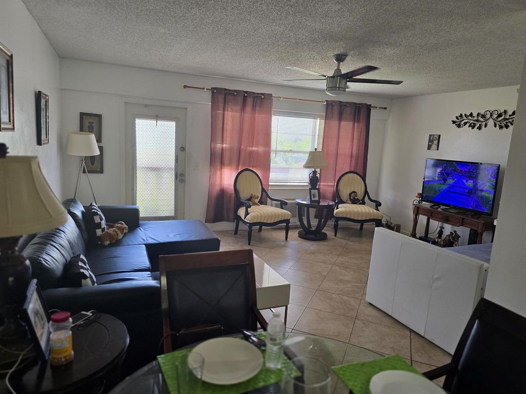 Image 4 of property listing at 41 Brighton A, Boca Raton, FL 33434