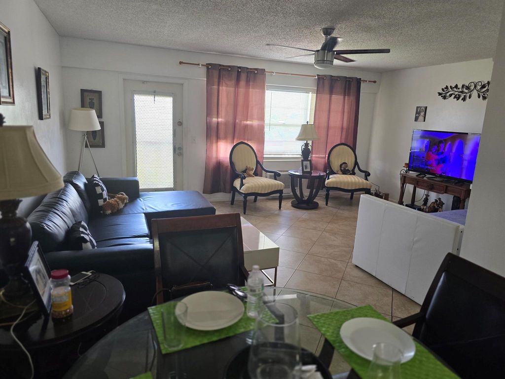 Image 5 of property listing at 41 Brighton A, Boca Raton, FL 33434