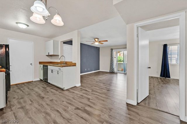 220 Mission Newport Lane 105, Las Vegas, NV 89107
