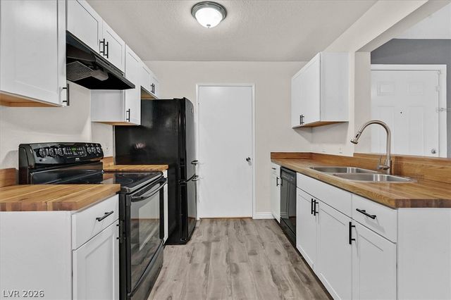 220 Mission Newport Lane 105, Las Vegas, NV 89107
