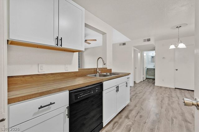 220 Mission Newport Lane 105, Las Vegas, NV 89107