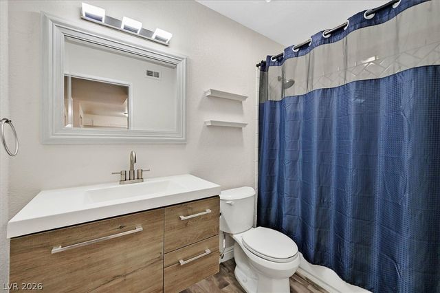 220 Mission Newport Lane 105, Las Vegas, NV 89107
