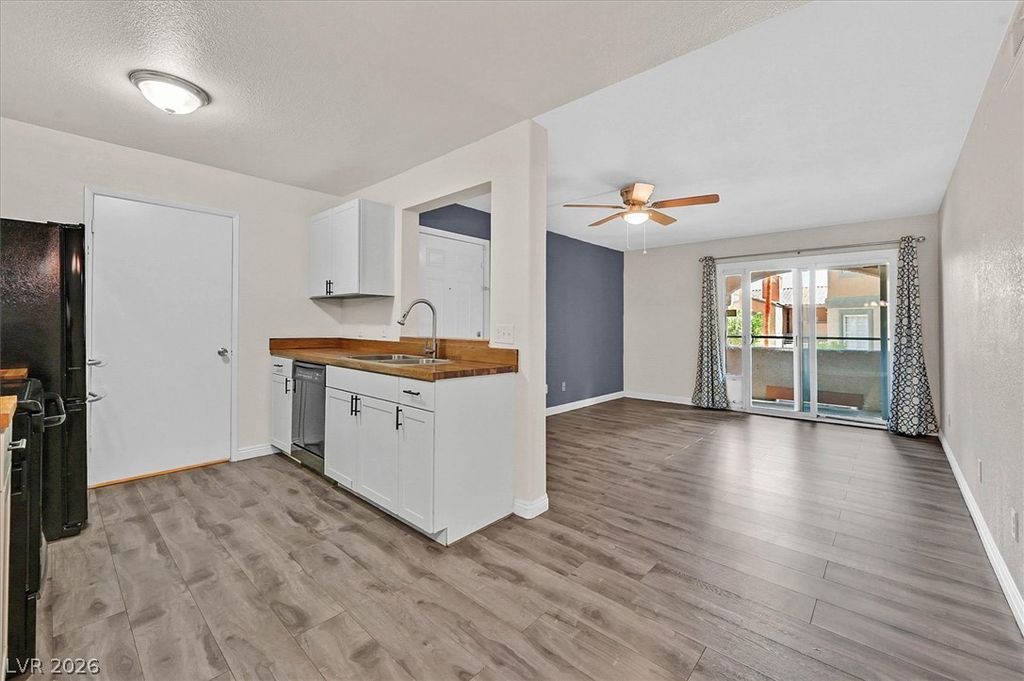 220 Mission Newport Lane 105, Las Vegas, NV 89107