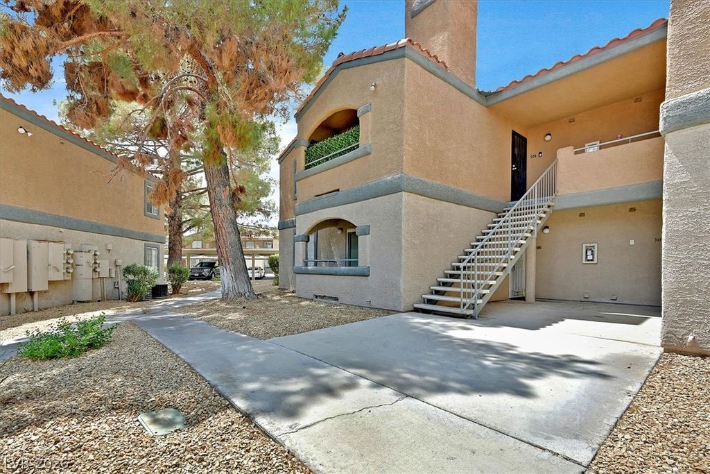 220 Mission Newport Lane 105, Las Vegas, NV 89107 — photo 2