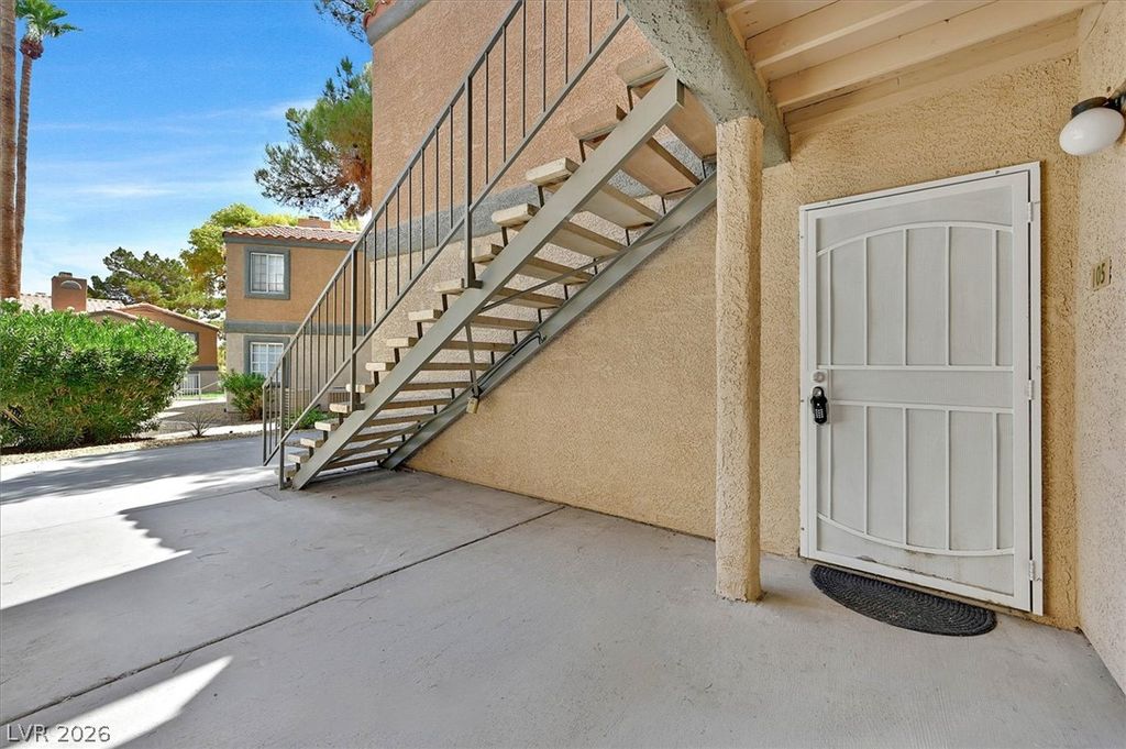 220 Mission Newport Lane 105, Las Vegas, NV 89107 — photo 3