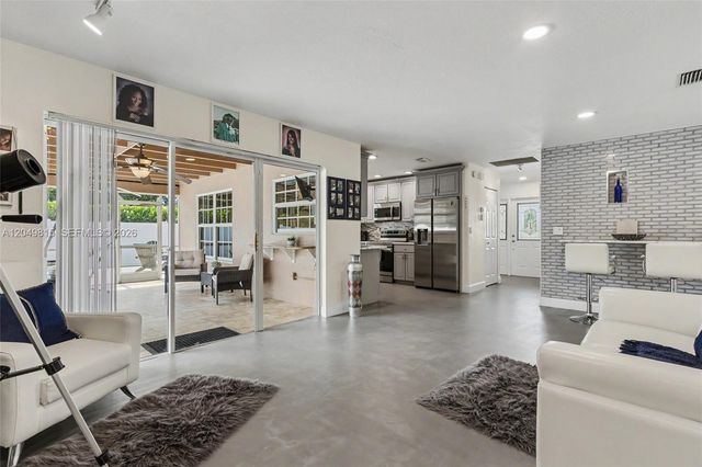 2403 SW 12th Ct, Deerfield Beach, FL 33442