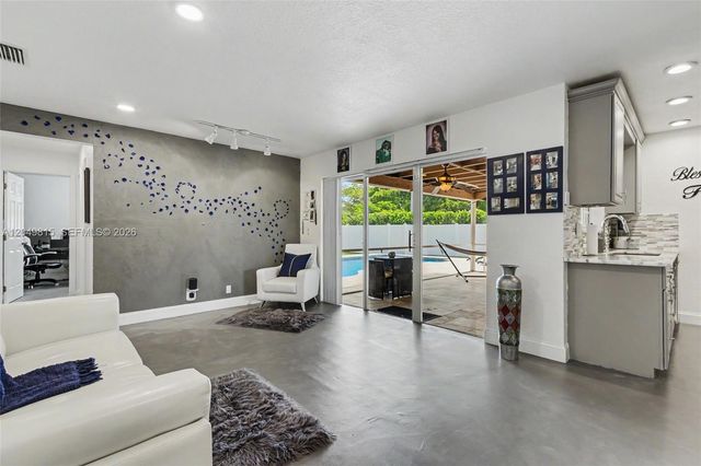 2403 SW 12th Ct, Deerfield Beach, FL 33442