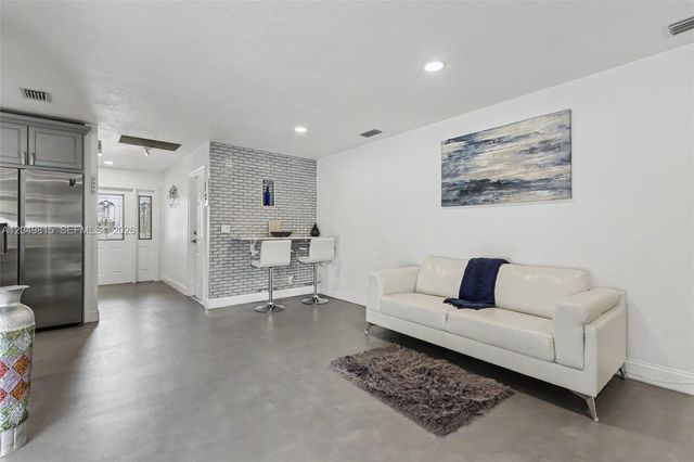 2403 SW 12th Ct, Deerfield Beach, FL 33442