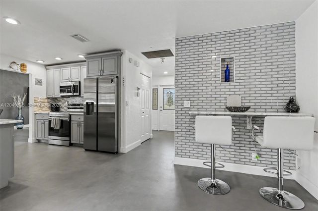 2403 SW 12th Ct, Deerfield Beach, FL 33442