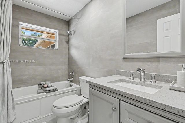 2403 SW 12th Ct, Deerfield Beach, FL 33442