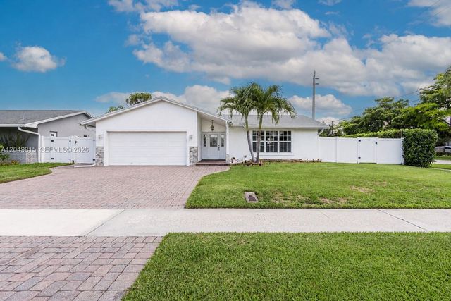 2403 SW 12th Ct, Deerfield Beach, FL 33442