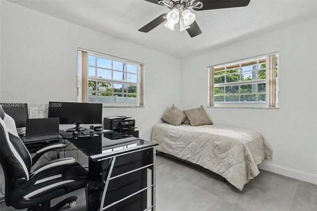 2403 SW 12th Ct, Deerfield Beach, FL 33442