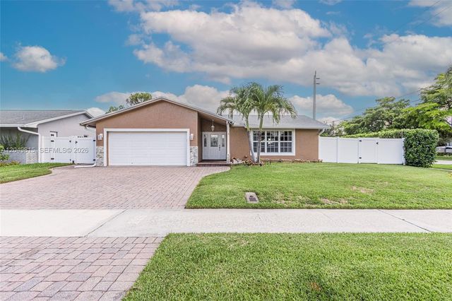 2403 SW 12th Ct, Deerfield Beach, FL 33442