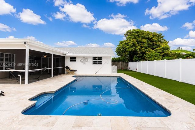 2403 SW 12th Ct, Deerfield Beach, FL 33442