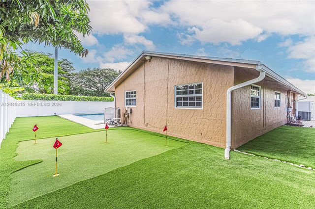 2403 SW 12th Ct, Deerfield Beach, FL 33442