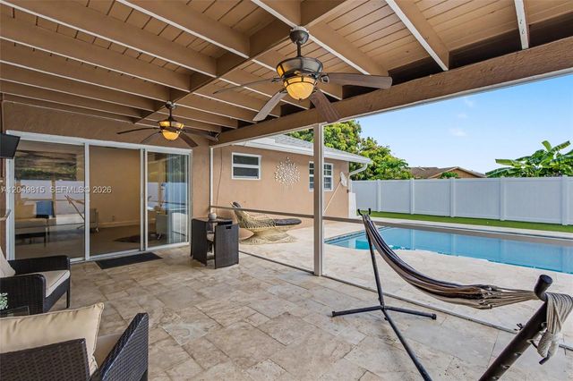 2403 SW 12th Ct, Deerfield Beach, FL 33442