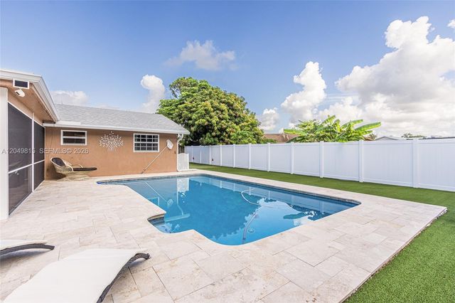 2403 SW 12th Ct, Deerfield Beach, FL 33442