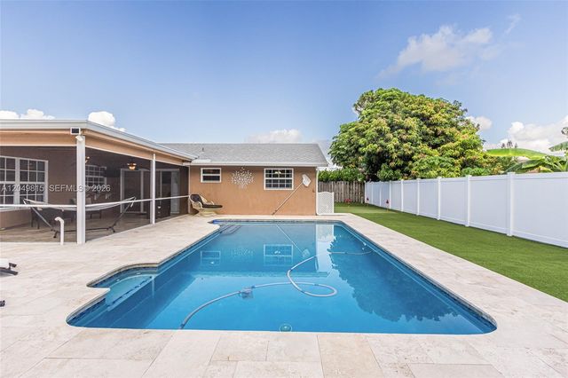 2403 SW 12th Ct, Deerfield Beach, FL 33442