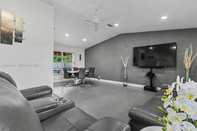 2403 SW 12th Ct, Deerfield Beach, FL 33442