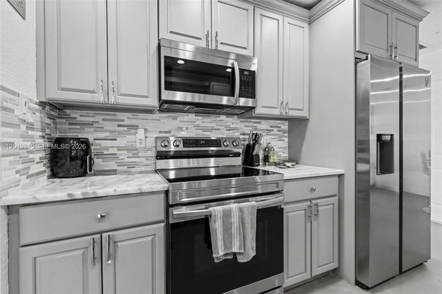 2403 SW 12th Ct, Deerfield Beach, FL 33442