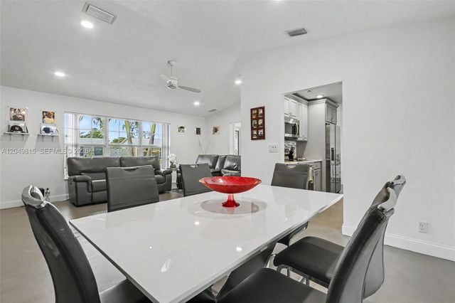 2403 SW 12th Ct, Deerfield Beach, FL 33442