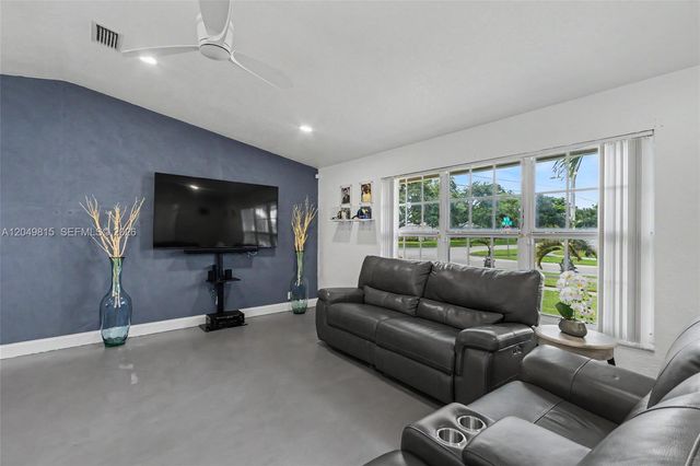 2403 SW 12th Ct, Deerfield Beach, FL 33442