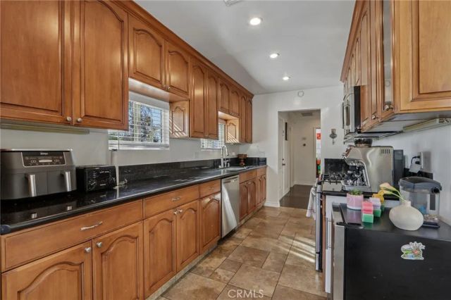 12643 Elkwood Street, North Hollywood, CA 91605