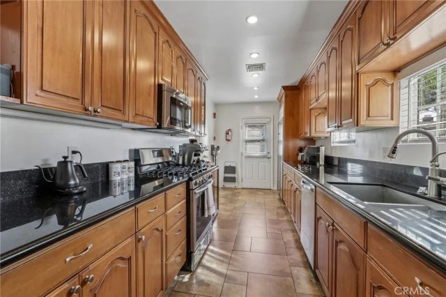 12643 Elkwood Street, North Hollywood, CA 91605