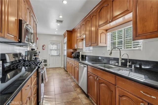 12643 Elkwood Street, North Hollywood, CA 91605