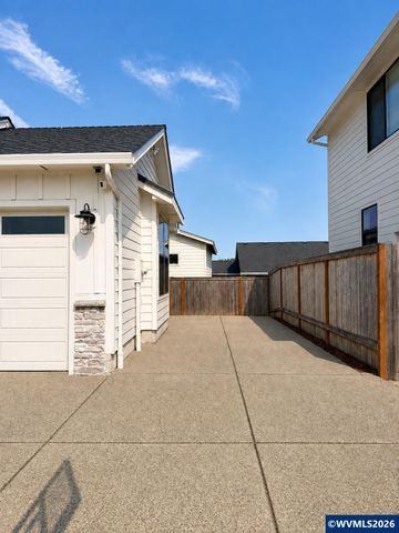 2611 Riverstone Lp NE, Albany, OR 97321