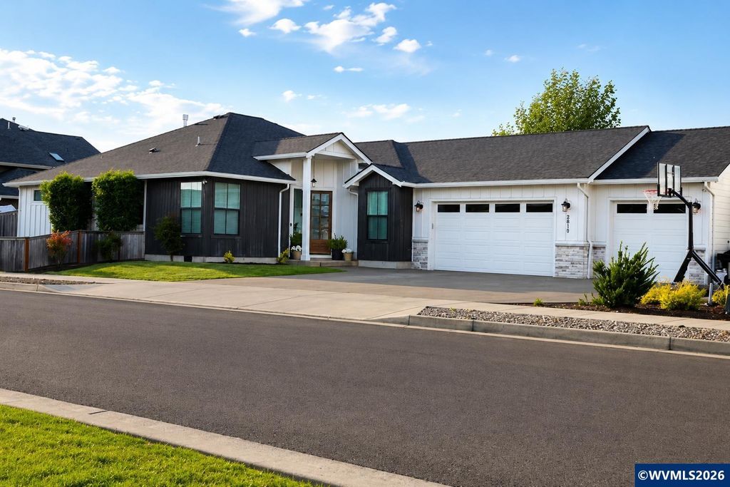 2611 Riverstone Lp NE, Albany, OR 97321