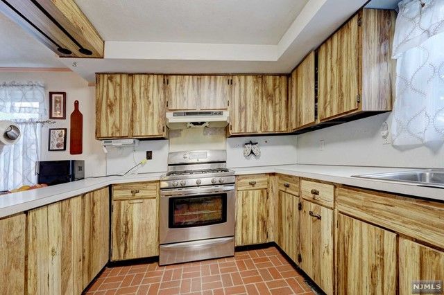 244 Sussex Road, Wood Ridge, NJ 07075