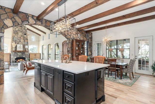 2808 & 2804 Fall Creek Estates DR, Spicewood, TX 78669