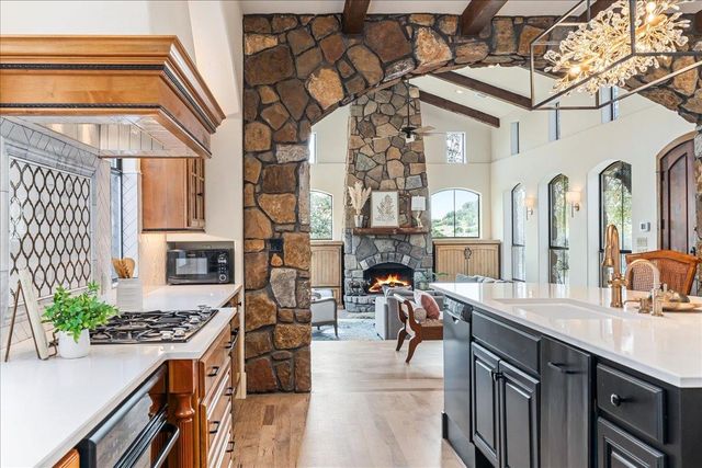 2808 & 2804 Fall Creek Estates DR, Spicewood, TX 78669