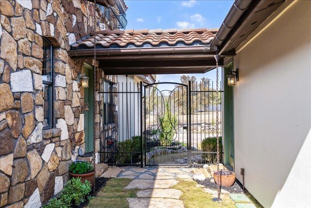 2808 & 2804 Fall Creek Estates DR, Spicewood, TX 78669