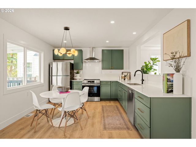 10114 N CALHOUN Ave, Portland, OR 97203