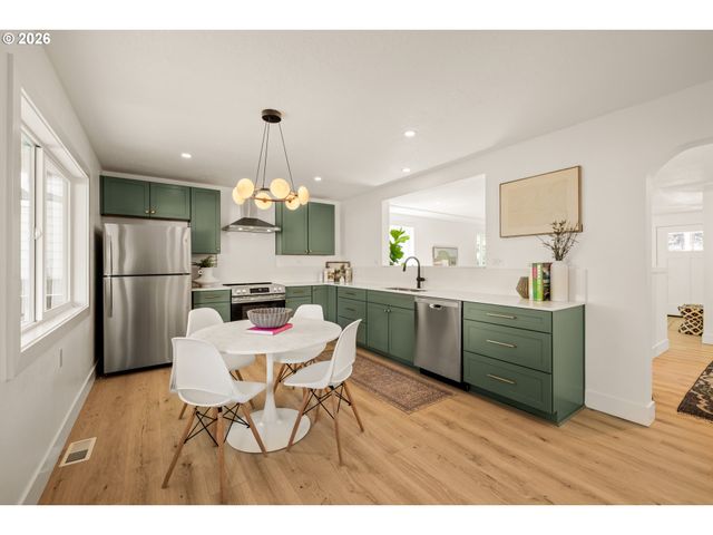 10114 N CALHOUN Ave, Portland, OR 97203