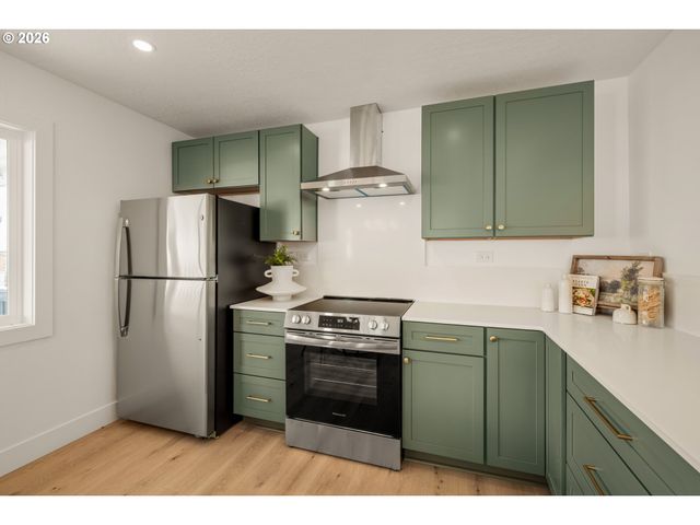 10114 N CALHOUN Ave, Portland, OR 97203