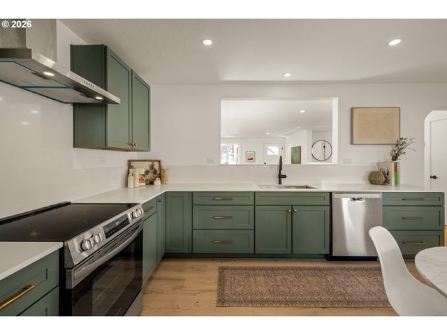 10114 N CALHOUN Ave, Portland, OR 97203