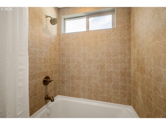 10114 N CALHOUN Ave, Portland, OR 97203