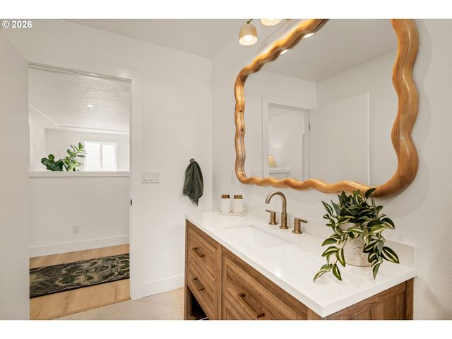 10114 N CALHOUN Ave, Portland, OR 97203