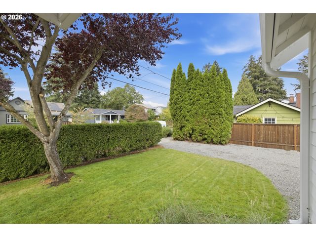 10114 N CALHOUN Ave, Portland, OR 97203