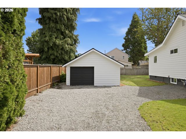 10114 N CALHOUN Ave, Portland, OR 97203