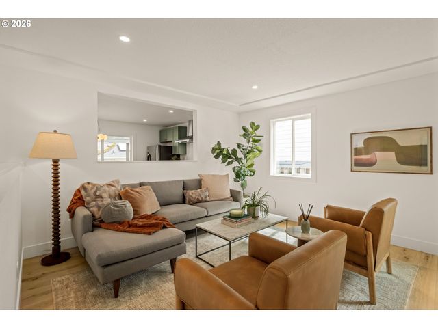 10114 N CALHOUN Ave, Portland, OR 97203