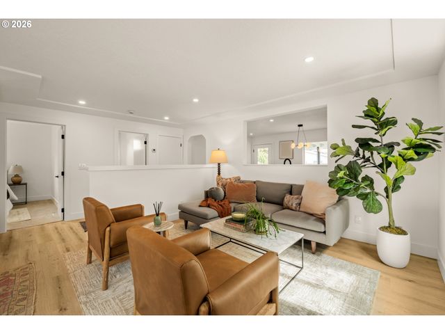 10114 N CALHOUN Ave, Portland, OR 97203