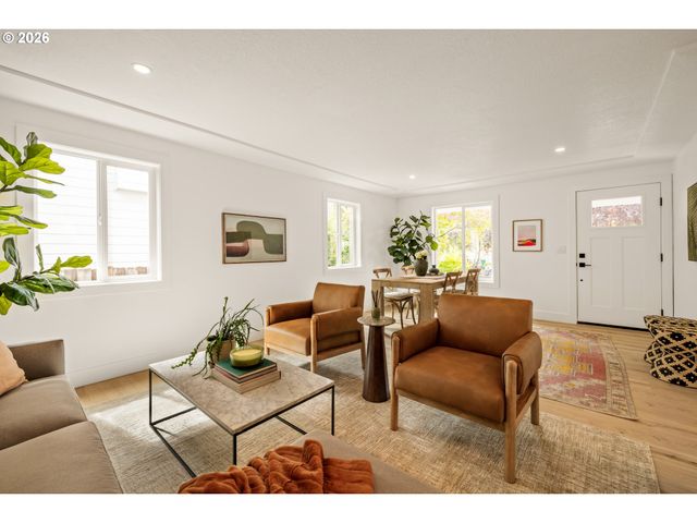 10114 N CALHOUN Ave, Portland, OR 97203