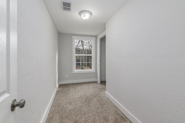 614 Chestnut Street, Leavenworth, KS 66048