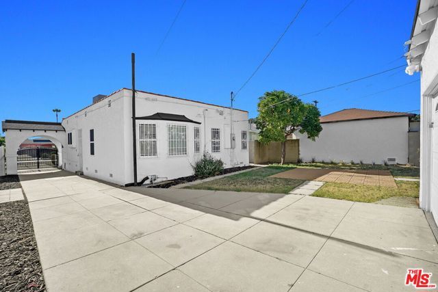 10022 S Manhattan Place, Los Angeles, CA 90047
